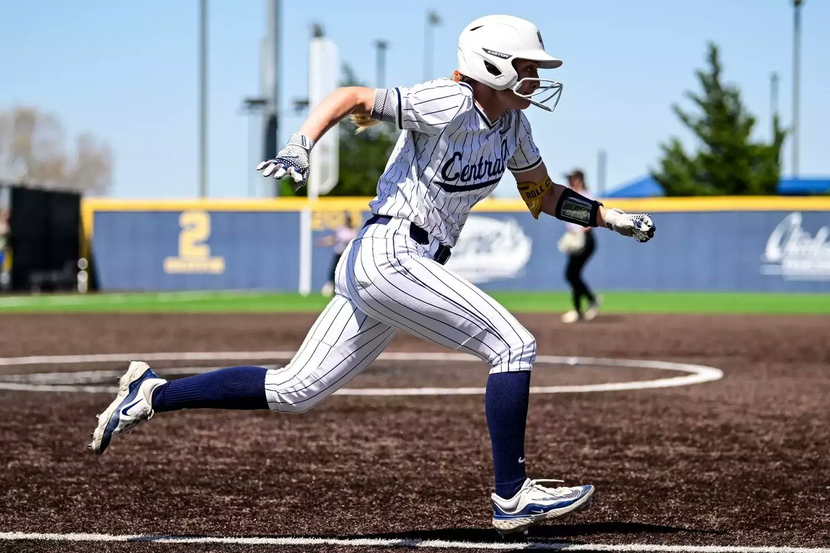 Kennedy Clark's RBI single in the 7th inning gave 5th-ranked <a href="/UCOSoftball/">UCOSoftball</a> a 5-4 second-game win to complete a doubleheader sweep of Nebraska-Kearney Friday. Bronchos back home Saturday at noon for Senior Day. bronchosports.com/news/2025/4/11…
