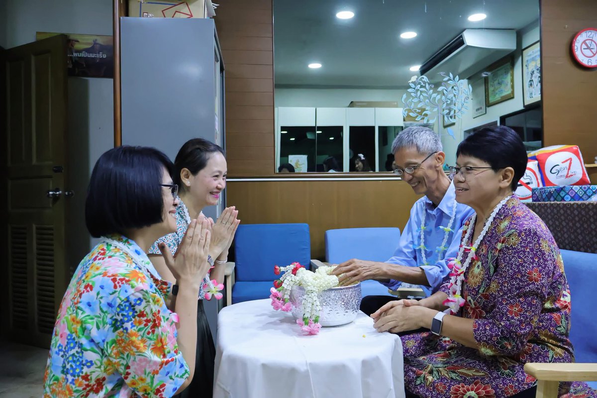 เนื่องในโอกาสเทศกาลสงกรานต์ ปีใหม่ไทย ขอส่งต่อพรดี ๆ ไปยังภาคีเครือข่ายและแฟนเพจทุกท่าน

❤️ขอให้สุขภาพแข็งแรง มีความสุขปลอดภัยปลอดโรค ท่านใดที่กำลังจะเดินทางก็ขอให้เดินทางโดยสวัสดิภาพทุกท่าน 🚙 🚭

#สงกรานต์ปลอดบุหรี่บุหรี่ไฟฟ้า 
#มูลนิธิรณรงค์เพื่อการไม่สูบบุหรี่