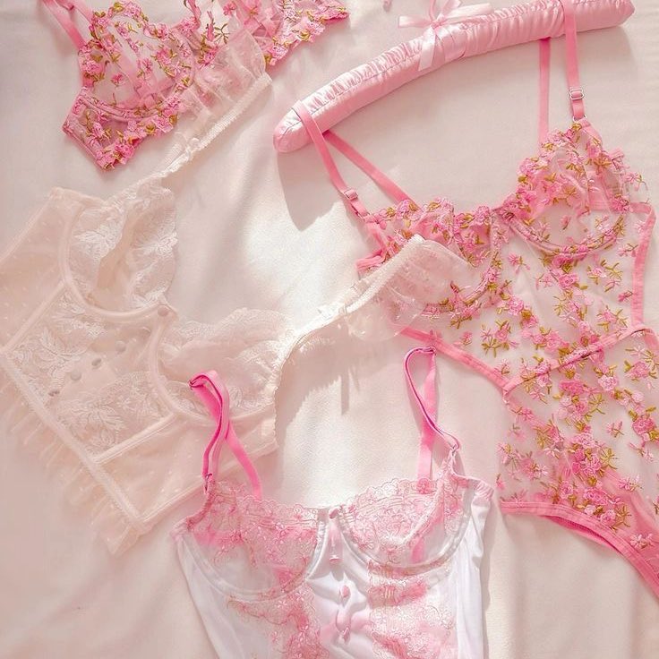 ⠀ 
Happy birthday, <a href="/shimmeringsaku/">‍ ‍‍◜🌸 ‍𝓐̲𝘶𝘳𝘰𝘳𝘢 ִֶָ 𓂃 ⊹</a>!!!! I hope you like your gifts.
⠀