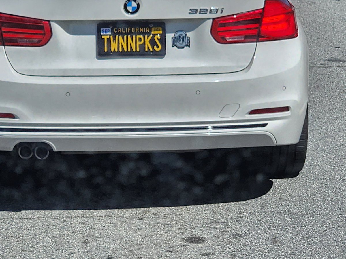 MoyRough's tweet photo. #twinpeaks @IlluminatiEyes yo Isaaic I saw this car at a red light this afternoon thought you'd like it. Forgot about it until watching @brokensim right now.  Have a great weekend! https://t.co/37ZybMDASJ