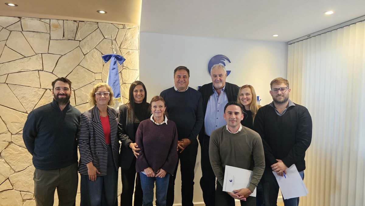 CEFILong's tweet photo. Hoy presentamos con orgullo y alegría la Universidad para la Planificación Estratégica: la Universidad de CEFIL.
Gracias al trabajo mancomunado de CEFIL y el CFL 416 , podremos tener una certificación con el aval de la @unmdp_oficial .
Hilo https://t.co/oLOXyHWP9p