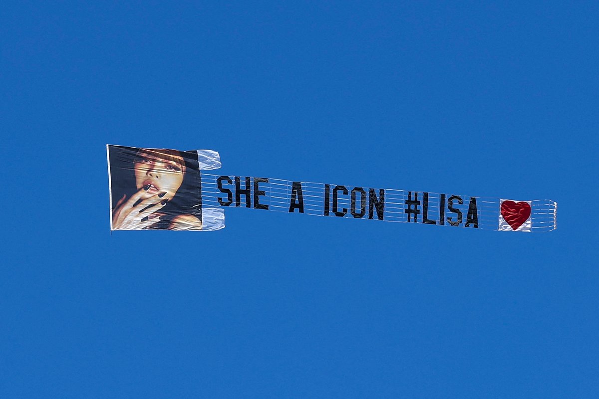 A banner celebrating #Lisa from #Blackpink flies over #Coachella2025 bit.ly/3Reuuyj