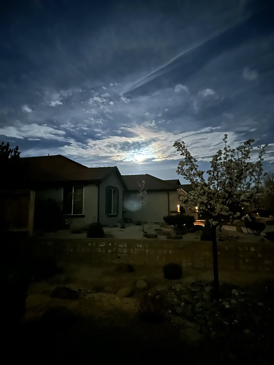 farmerbon's tweet photo. Friday morning moonset and sunrise…wishing you all a great weekend!❤️ https://t.co/UtOHn30xuv