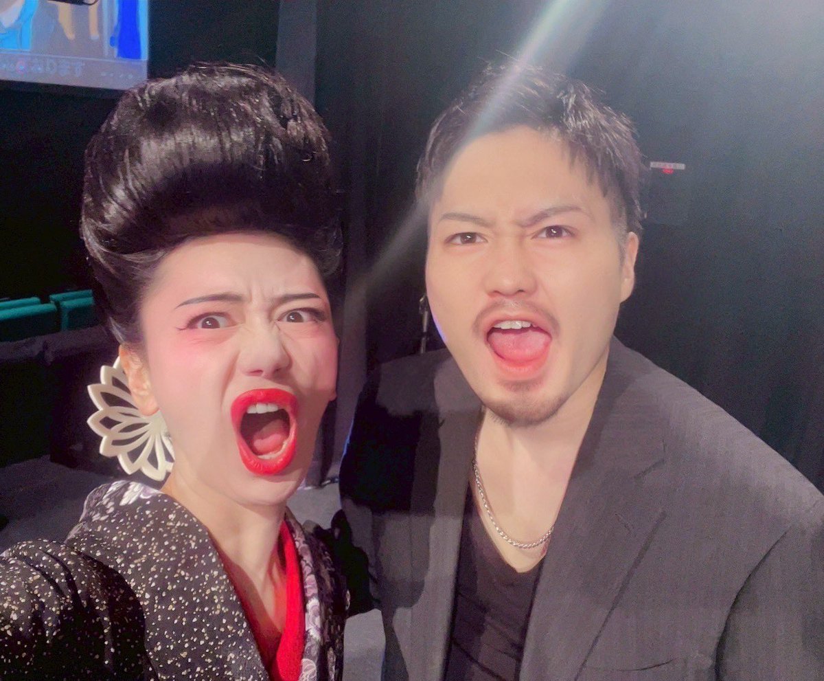 reonayamazaki's tweet photo. #おばドルゆみこ2025
本日は13時＆18時🙏若干ですがお席ございます🥰
観劇史上過去最高に面白かったとのご感想もいただき感謝感激であります😭私もおばドルでしか見せない（求められない？🤣）���カれた表現爆走してます✌️ラスト4ステージ駆け抜けます🔥 https://t.co/cEHp4xt36q