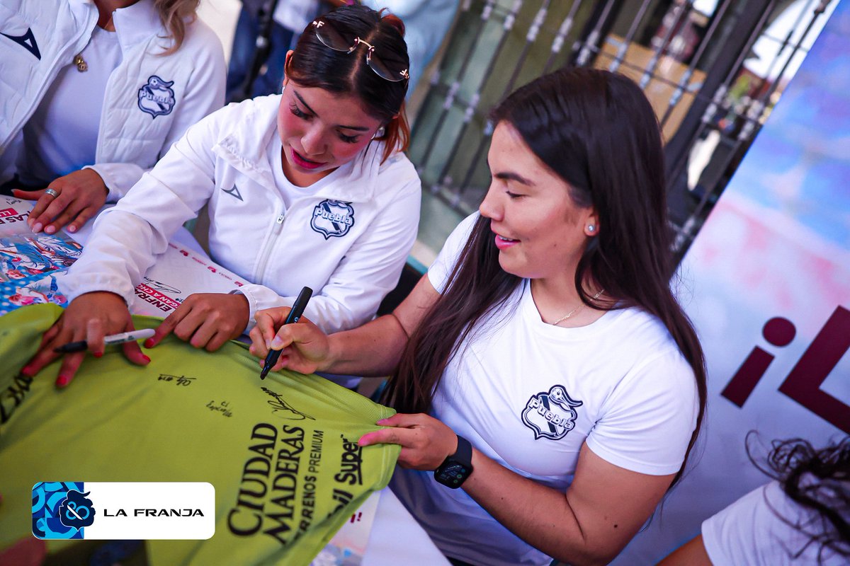 Nos la pasamos increíble con nuestros Enfranjados 💙 que pasaron a saludarnos y tomarse la foto 🤳🏻

Gracias al <a href="/GobiernoCholula/">Gobierno de Cholula</a> por invitarnos 🫶🏼 ¡El domingo nos vemos en el Cuauhtémoc 🏟️⚽️!

#LaFranjaNosUne🎽