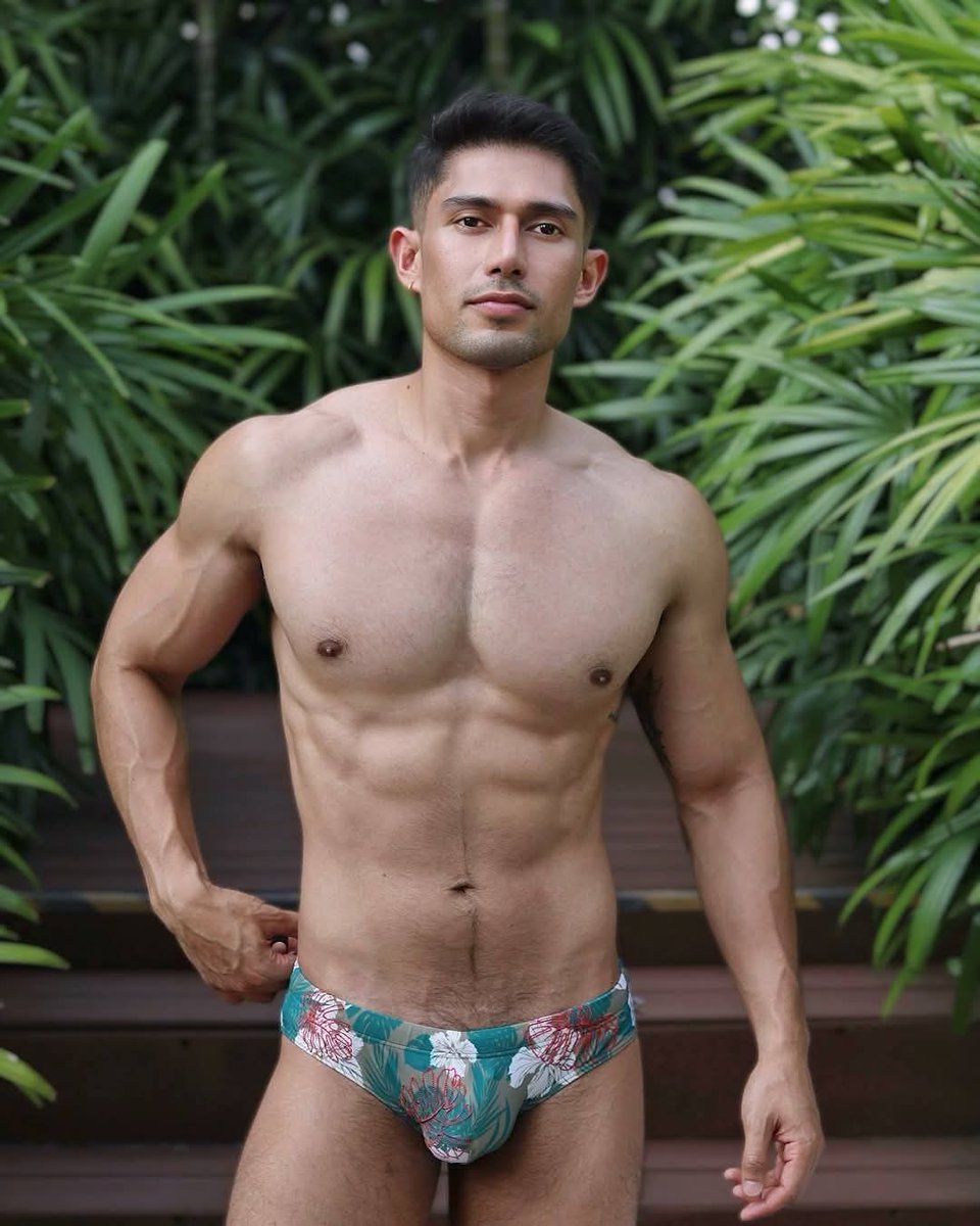 Mistersology's tweet photo. Mike Diaz Blink twice.
#SBCrown  #mamasam https://t.co/KqGcVFvHuE