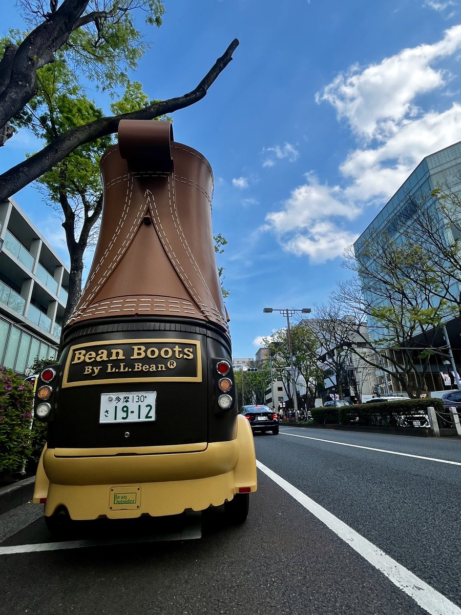 Bootmobile_JP's tweet image. #ブーツモービル は現在 #表参道 エリアを走行中🚗

素敵な街並みと #ブーツモービル を一緒に撮影してみてください♪
撮影した写真と一緒に #ブーツモービルを探せ のハッシュタグを付けて投稿いただくと #llbean のお買い物に使えるクーポンを貰えるキャンペーンも実施中です！