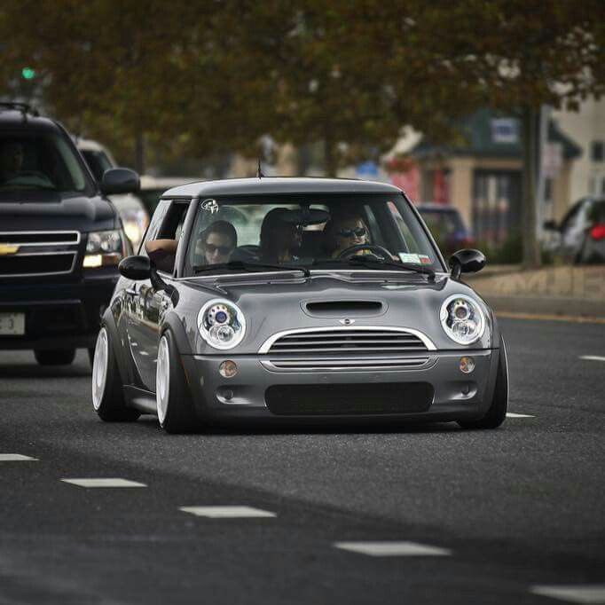 CooperCvlt's tweet photo. Dang props for having someone riding in the back seat as well. Mine would be rubbing up a storm with any passengers. #CooperCvlt #MiniCooper #camber #stance #lowered #lowcars #fitment https://t.co/q8pOPw1i2L