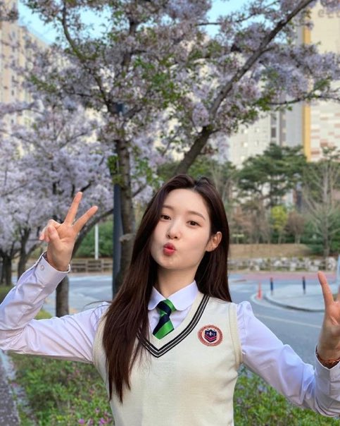 chaeramic's tweet photo. Met siang dari anak SMA 🙇🏻‍♀️ https://t.co/wBGeQeVAW0