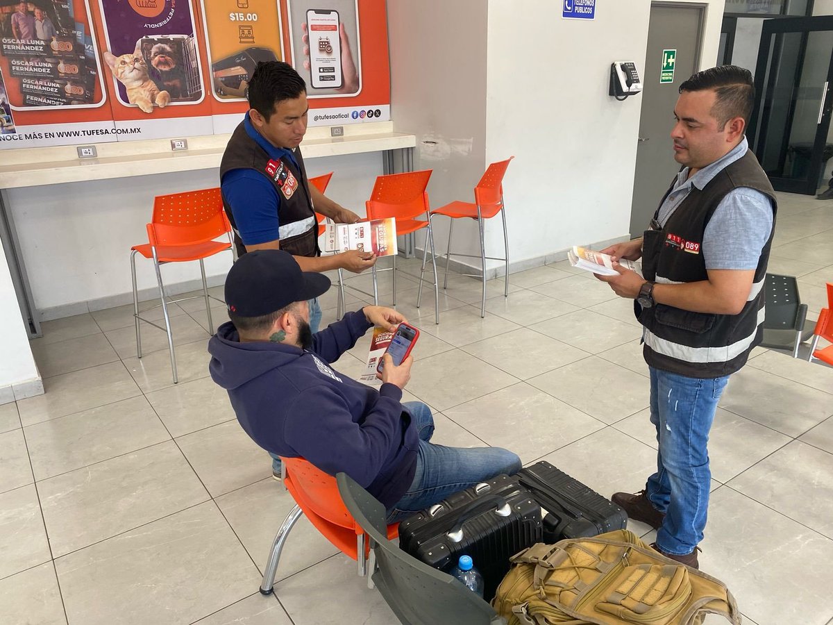 SonoraSeguridad's tweet photo. En esta Semana Santa 2025, elementos de PESP, personal de Prevención del Delito y C5I de la #SSPSonora realiza Operativos Informativos en #Navojoa, #Álamos, #Hermosillo y #Esqueda para compartir la función de la línea 9-1-1 de emergencias y 089 de denuncia anónima y segura. https://t.co/wMRRpuZYnu