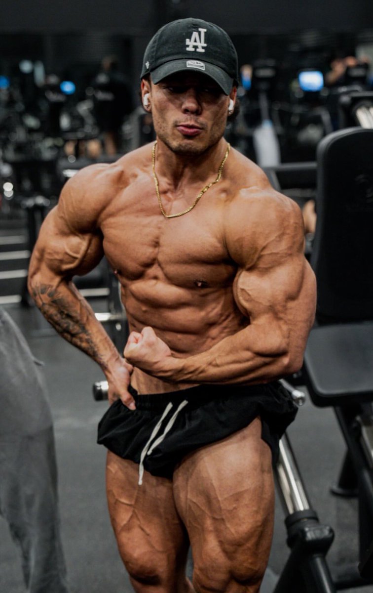 devbernardo_'s tweet image. Serving is your only thought today.