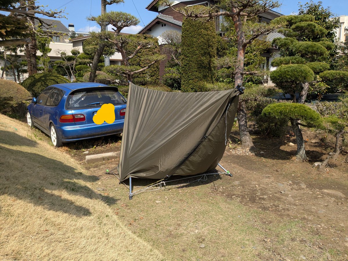 tetsu_ver99's tweet photo. CTタープは200×280とあまり見慣れない(?)サイズなので
300×300の一般的なサイズのタープで設営(BUSHMENサーモタープ)
ペグ2本使って完全自立型とはいかなかったけどこっちの方が快適に過ごせそう
#ハンモック
#tensa4 https://t.co/8SFGo8yQqs
