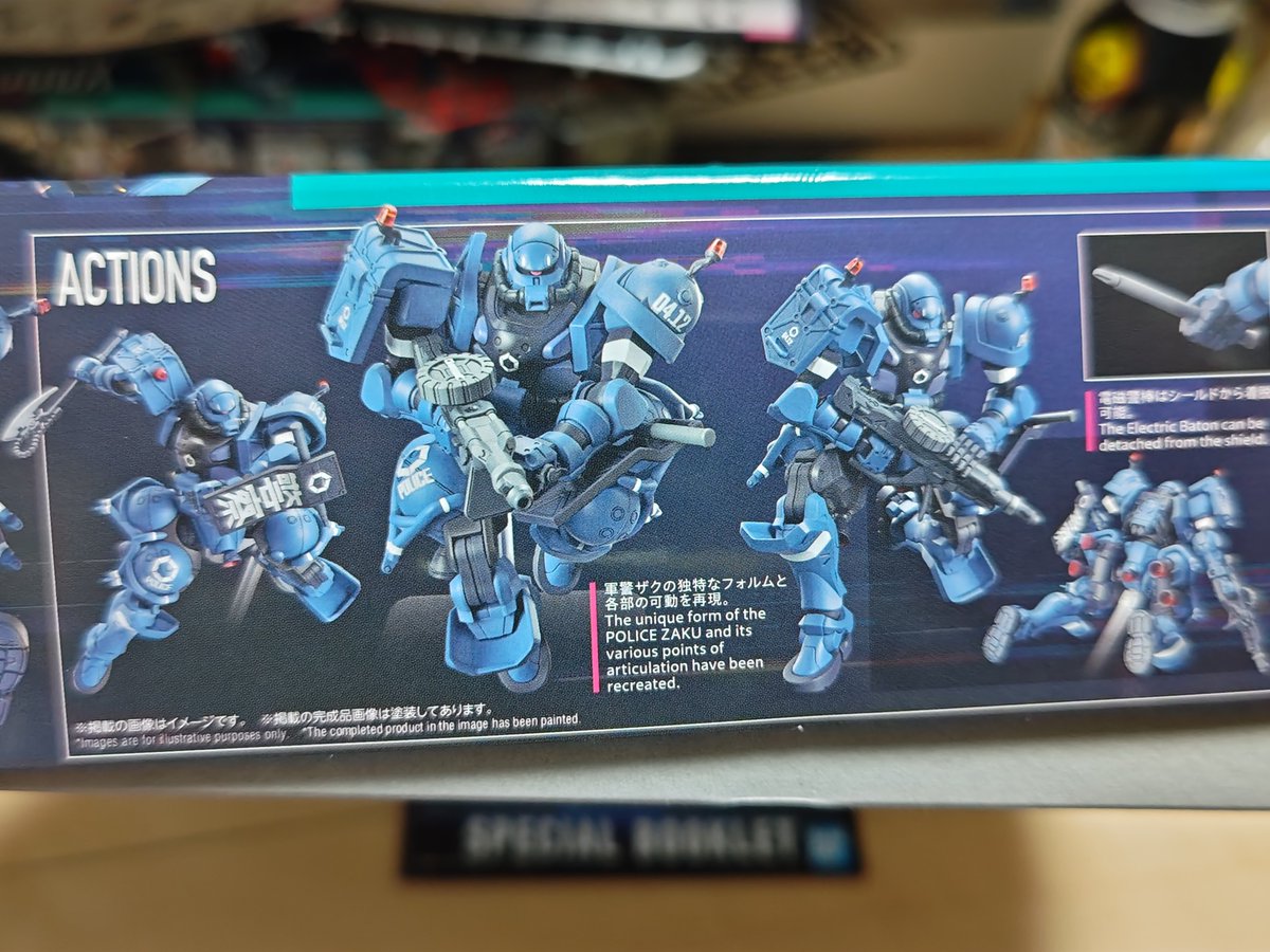nabehisa's tweet photo. 並んで買うた　軍警ザク https://t.co/Cd3B4qi7Og