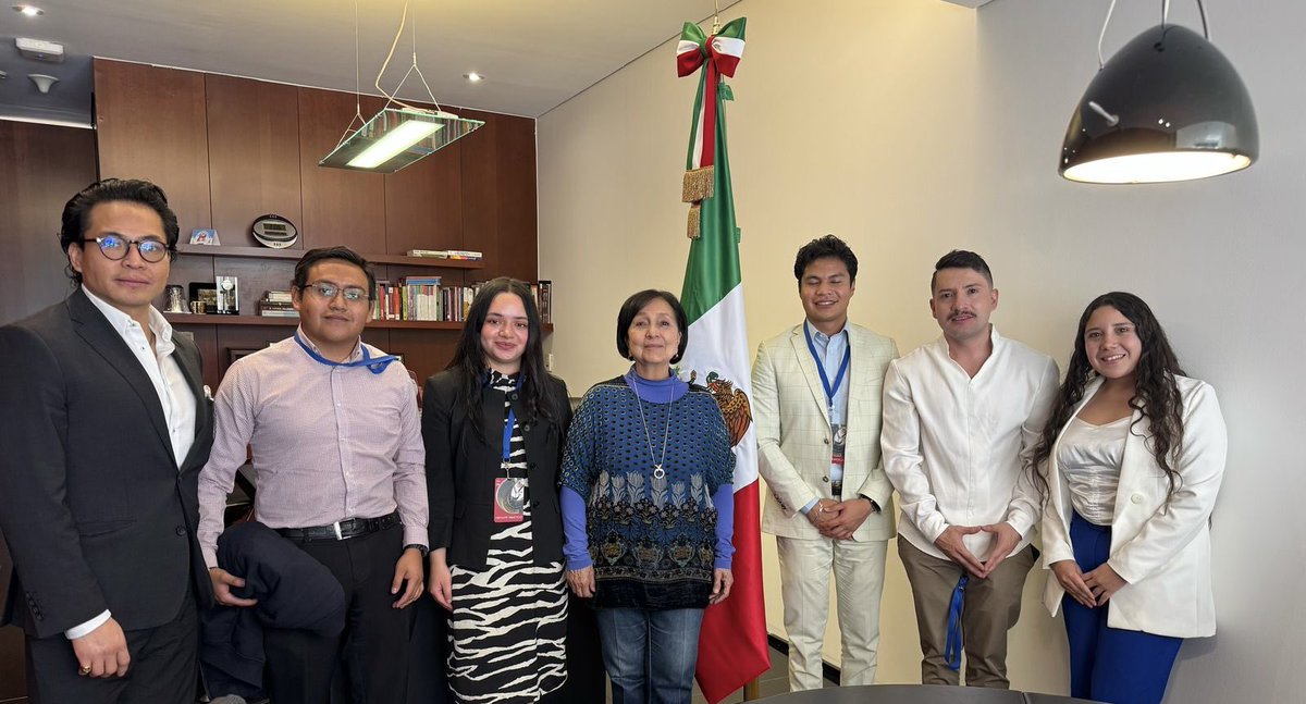 juventudES_mex's tweet photo. Seguimos avanzando en fortalecer el Grupo Plural por las Juventudes para hacer realidad una #LeyDeJuventudesYa, que garantice un piso más parejo para las y los jóvenes mexicanos. 

¡Gracias senadora @amaliagarciamx por su compromiso y valiosas aportaciones! 

¡Adelante! 👊🏼 https://t.co/zsTAYytPGS