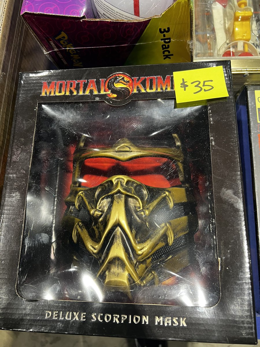 TheLastHeroXx's tweet photo. Casually walking around C2E2 and you see this. Need another Buy everything mortal kombat @unCAGEDgamez 

#MortalKombat #C2E2 #Uncagedgamez #Scorpion #MK #ComicCon https://t.co/QRux65gFuf