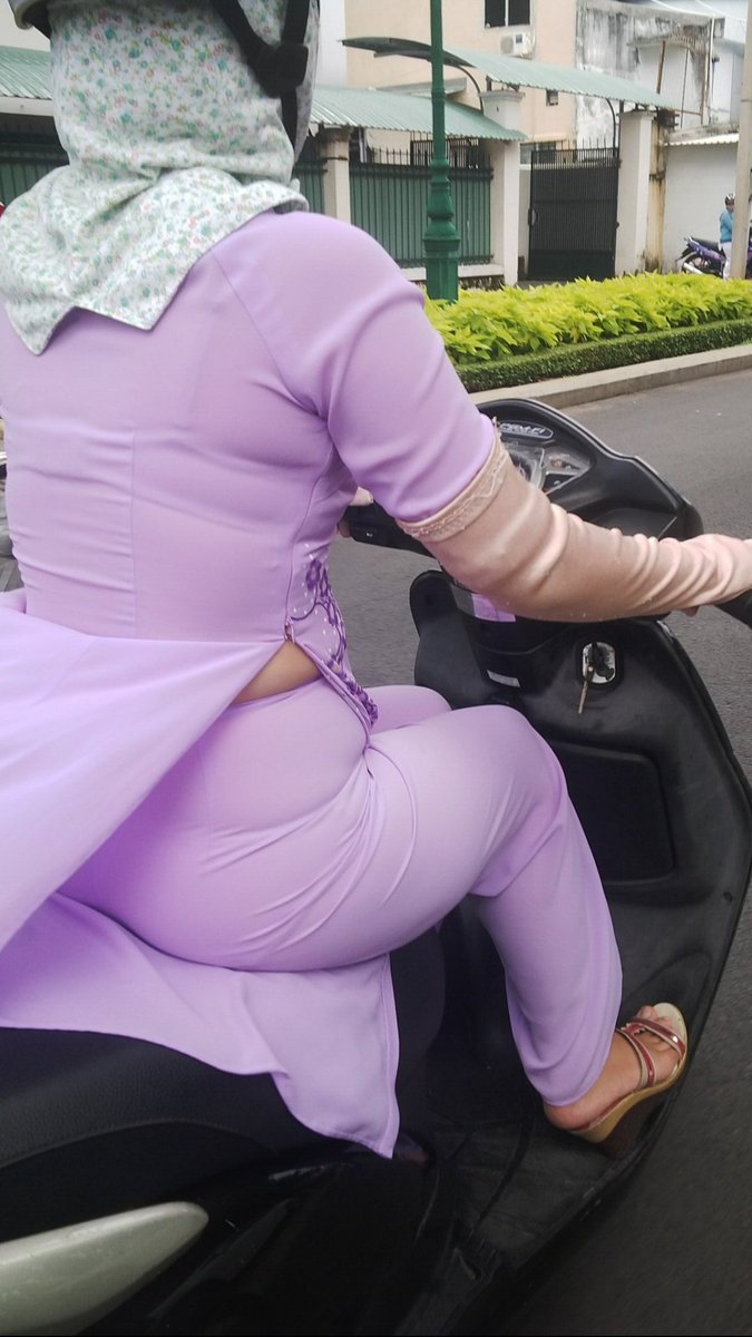 Trời nắng chang chang cô đi ra đường 🥰