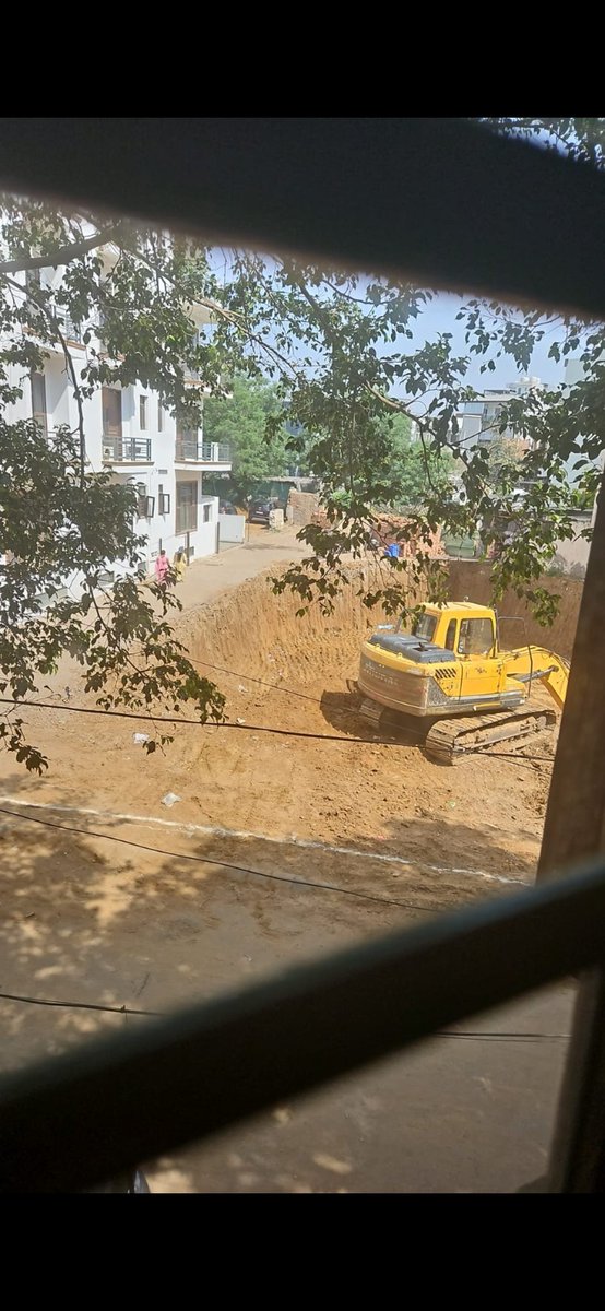 angadvarma's tweet photo. Illegal construction activities in Sushant Lok 3, Sector 57, Gurgaon (Location near B-76) open site and heavy construction at night. Safety hazard &amp; air pollution for all residents, immediate action required from @MunCorpGurugram @cmohry @DC_Gurugram @TOIGurgaon https://t.co/7CrVJLwgmV