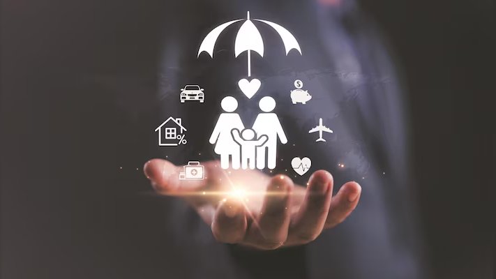 HarendraSethi's tweet image. 🚀 India's non-life insurance sector shows strong resilience in FY25, growing 6.2% YoY to ₹3.08 trillion! 💪 Standalone health insurers led the charge with ~16% growth. Private players are gaining momentum. #Insurance #IndiaInsurance #HealthInsurance