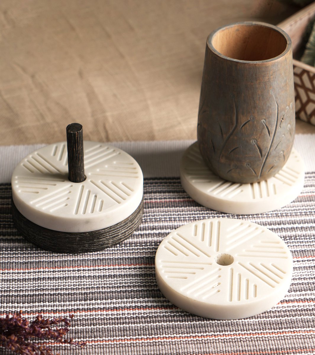 DesignerLibrari's tweet image. Organizing in style- Transform your space with this sleek coaster stand! Not only does it keep your table surfaces protected, but it also adds a touch of sophistication to your home. Perfect for every occasion! 📷📷
#CoasterStand #TableEssentials #onlineshoppingindia #onlinesale