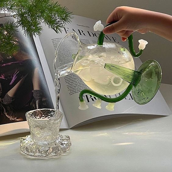 heart_jpg's tweet photo. lily of the valley jug https://t.co/FbLfo5o8yI
