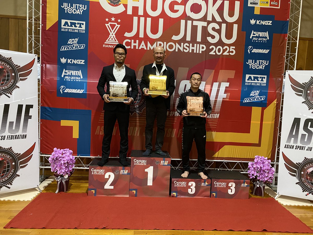 fujitajiujitsu's tweet photo. もう先月になりますが、

岩国市総合体育館でのASJJF中国大会､

わしは運良く､

それよりも､子供から大人まで頑張って団体優勝🏆

わしはとても嬉しい😃

#藤田柔術
#広島柔術
#広島格闘技
#広島習い事 https://t.co/IFwNCpgmsa