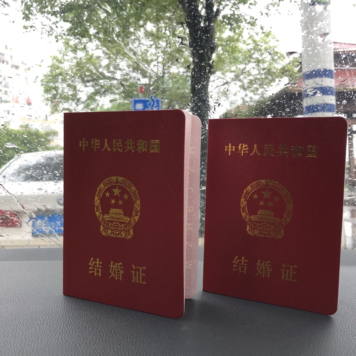 忙完一件大事💕

以后就是合法小狗啦~ 

相信我们一定可以探索出一种非传统的婚姻模式

#四爱 #iiii  #四爱夫妇