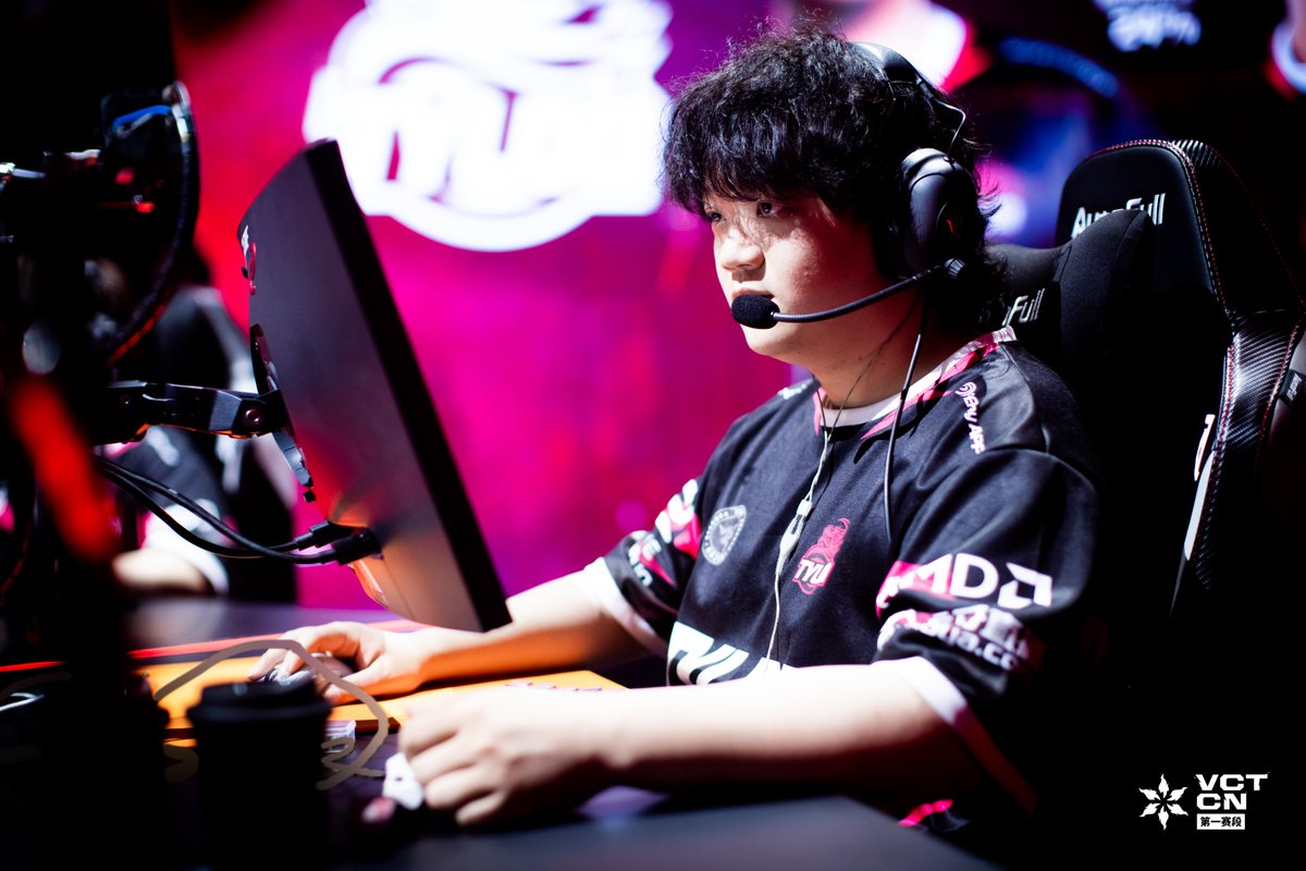 Tyloo_val tweet picture