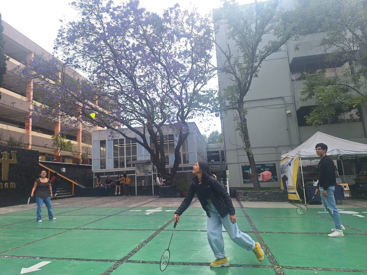 Tlallixim's tweet photo. #ts2025dos
Equipo Creadores.
Aprendimos a jugar bádminton, primero lo hicimos de manera empírica y posteriormente nuestros compañeros nos enseñaron un poco de la técnica para el lanzamiento.  🏸 https://t.co/Mq70u83ggM