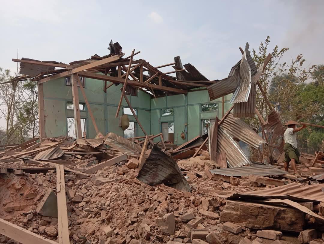 IrrawaddyNews's tweet photo. Myanmar junta airstrikes on Kawlin Township over two days have killed two women and a child.
On  Friday, the junta dropped two bombs on a Sagaing Region village,  killing two women and injuring a man, according to Kawlin People’s  Defense Force. (Photo: Kawlin PDF)

#Whatshappeninginmyanmar