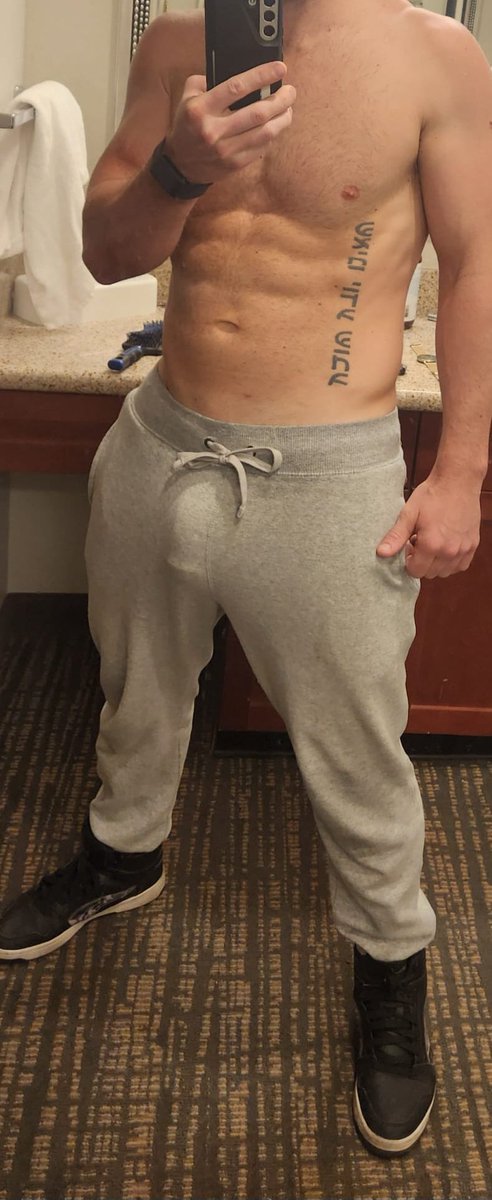 Grey sweatpants season is ending soon 😭