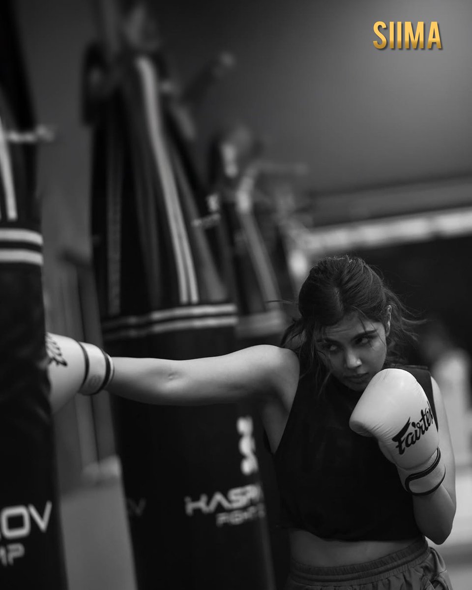 siima's tweet photo. Kalyani Priyadarshan Unleashes Her Fierce Side!
See the unseen avatar of the actress as she trains in full martial arts mode — power, poise, and precision on point! 💪🔥
@kalyanipriyan
#KalyaniPriyadarshan #MartialArtsMode #FierceAndFocused #UnseenAvatar #WorkoutGoals #TrainingDiaries #WomenWhoFight #SouthCinema #StrongIsBeautiful #siima
