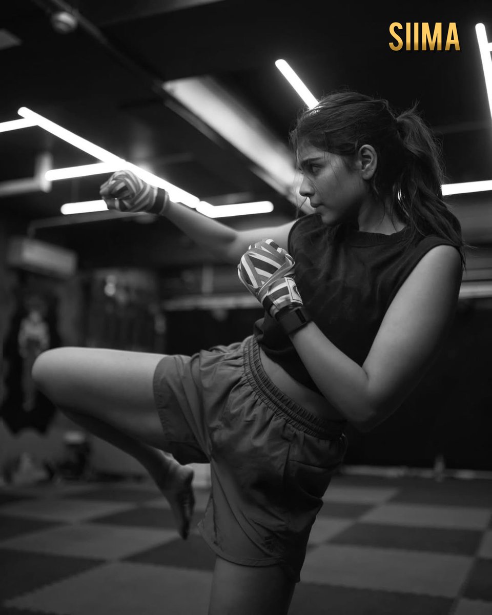 siima's tweet photo. Kalyani Priyadarshan Unleashes Her Fierce Side!
See the unseen avatar of the actress as she trains in full martial arts mode — power, poise, and precision on point! 💪🔥
@kalyanipriyan
#KalyaniPriyadarshan #MartialArtsMode #FierceAndFocused #UnseenAvatar #WorkoutGoals #TrainingDiaries #WomenWhoFight #SouthCinema #StrongIsBeautiful #siima