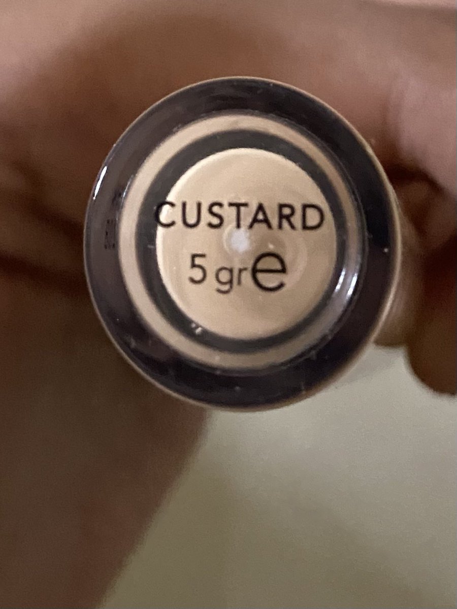 abcdeyyaa's tweet photo. @ssieunchae wts concealer esqa shade custard 40k aja. dm ya kak jika berminat https://t.co/f8hsX2tbjs