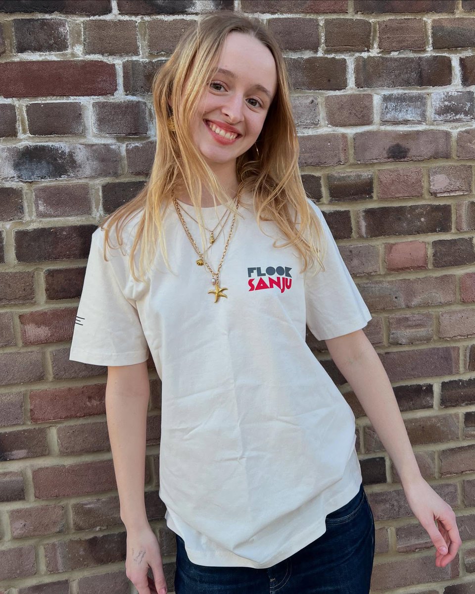 mplantyoko's tweet photo. FLOOK、SANJYUのTシャツも持ってくるそうです。モデルはセーラの娘のメイジー。もう一個の写真は私とメイジー（2007年ごろ） https://t.co/4JdpfFd4fi