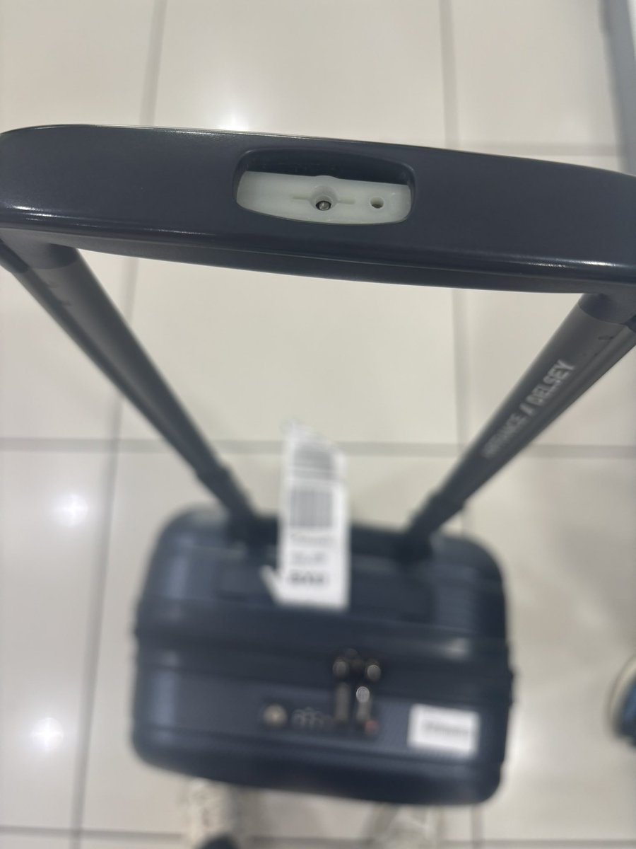 mekoij's tweet photo. … I love @CebuPacificAir  until this happened rn! 😭 couldn’t you handle our luggages with care?? we entrusted our precious things to you. #brokenluggage #cebupacificair #neveragain https://t.co/zWxYE7YRFY