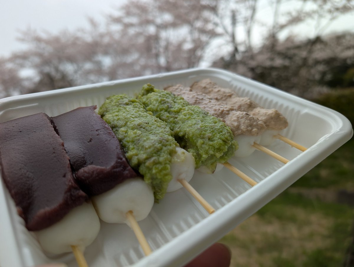 enasanff's tweet photo. 曇り空の中早起きして桜🌸を〜雨が心配で…自宅裏花見に🌸晴れて来たので…行けばよかった🥲 https://t.co/SW5bRsBOfA