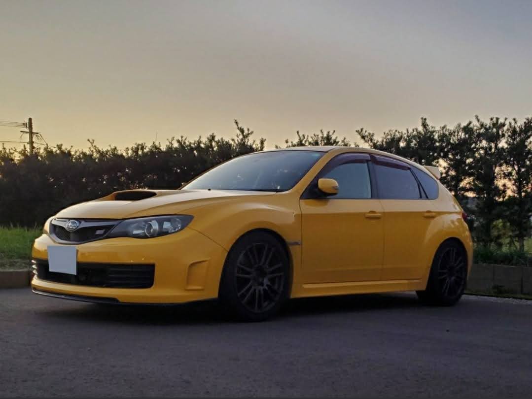 亡き夫の車がようやく売れた。車の知識がないから買い叩かれる！と知人が時間をかけて売ってくれた。大事にしてもらえると良いな〜あとはバイクをお嫁に出すのみ。しかしこの子も癖ありのLX250ED？とか言うバイク。年式とか走行距離とか全くわからん💦倉庫に置きっぱなで写真も撮れないし難儀だなぁ