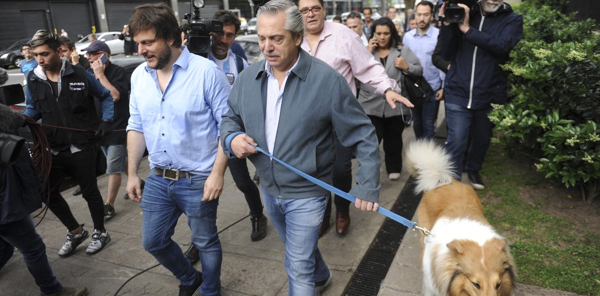 Ojo_Kritico's tweet photo. 🔴El patrimonio de Leandro Santoro (el paseador oficial de Dylan) creció 13.288 veces, pero nunca nadie lo investigó. Si paseando perros facturó eso imagínense si agarra la ciudad. Otro que Cristina https://t.co/2v99W7d0eX