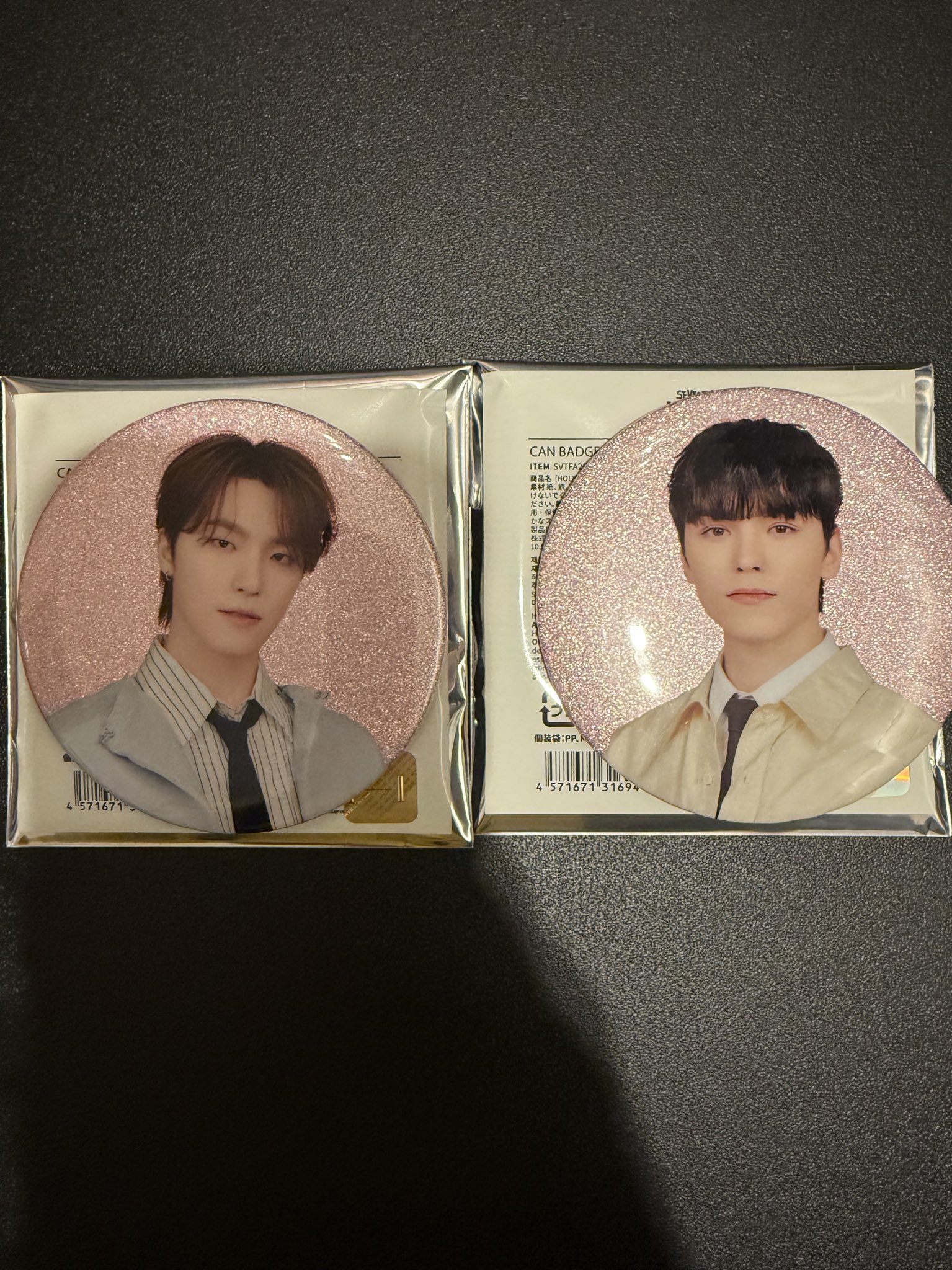 匿名配送 SEVENTEEN セブチ holiday ペンミ グッズ DK 缶バッジ