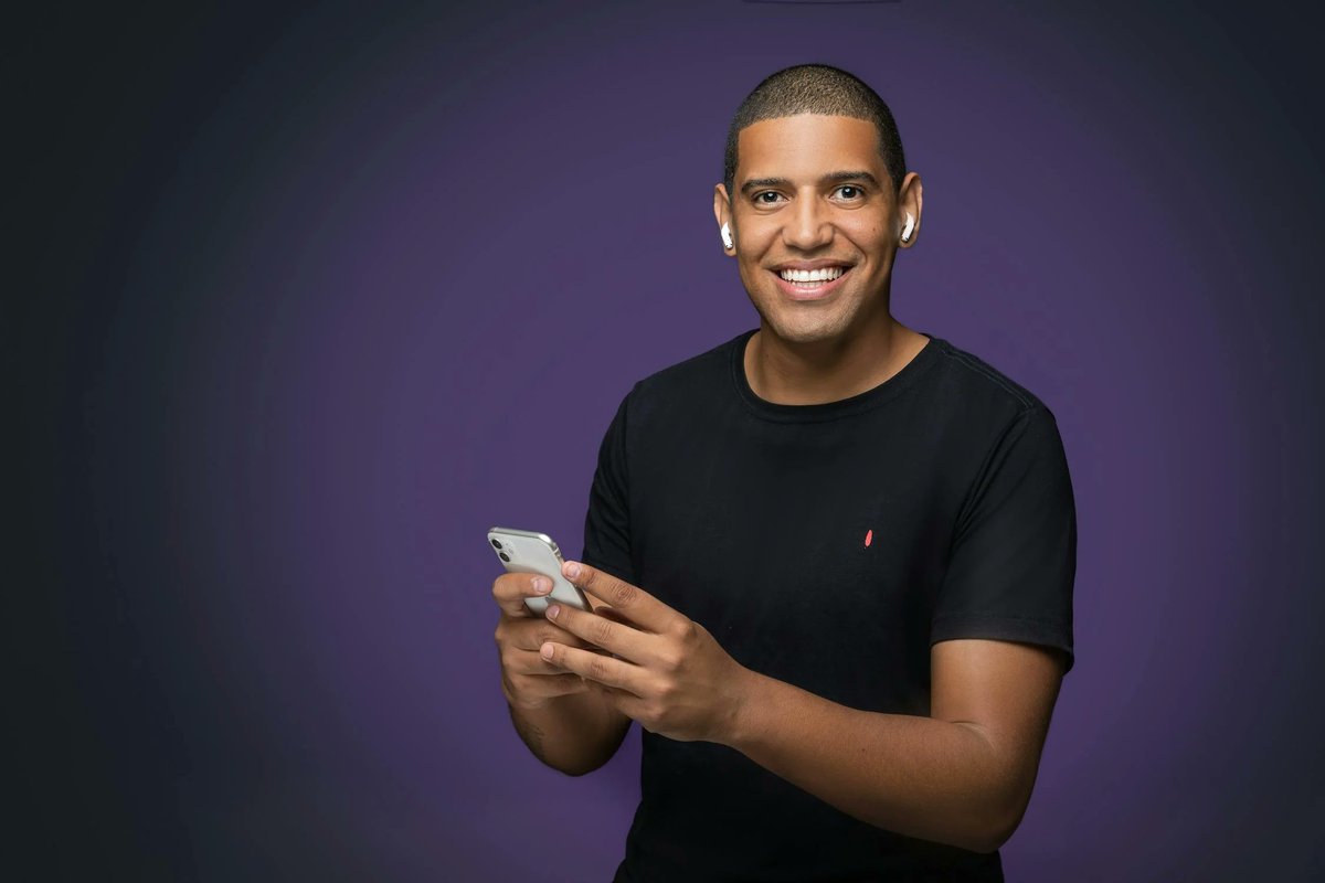 WraptelDataSIM's tweet image. Fun Fact: eSIM technology allows devices to store multiple network profiles, making it a game-changer for frequent travelers and IoT applications! 🌐
