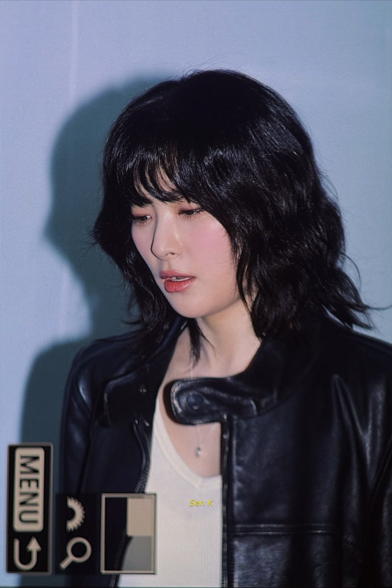 sensible_k's tweet photo. 250412 출국 #슬기 #seulgi https://t.co/BrO9DdE8Rn