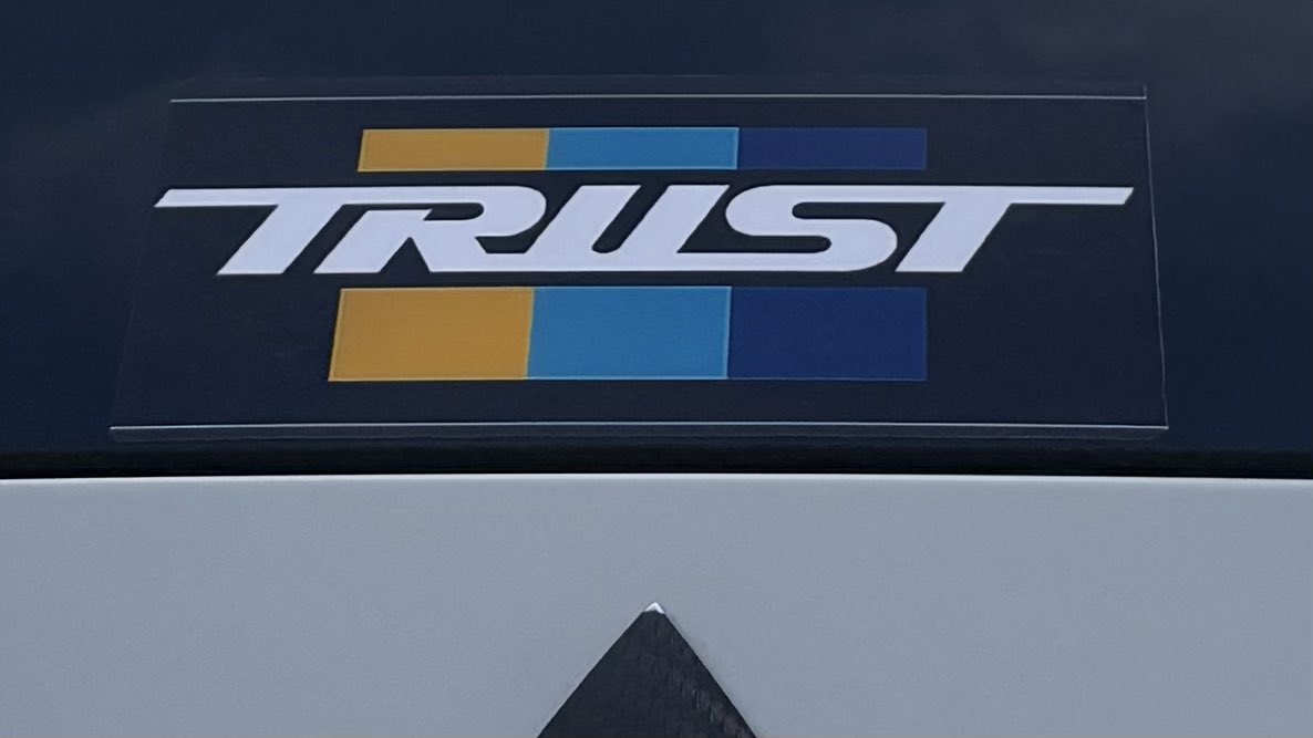 nezar10yama's tweet image. かわいいステッカーを作りリニューアルしました✨改造パーツのステッカーも時には必要ですよね😆

明日から雨っぽいので日差し楽しみましょう
＃三菱 ＃D5 ＃車弄り