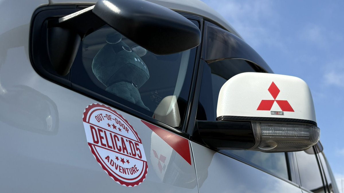 nezar10yama's tweet image. かわいいステッカーを作りリニューアルしました✨改造パーツのステッカーも時には必要ですよね😆

明日から雨っぽいので日差し楽しみましょう
＃三菱 ＃D5 ＃車弄り