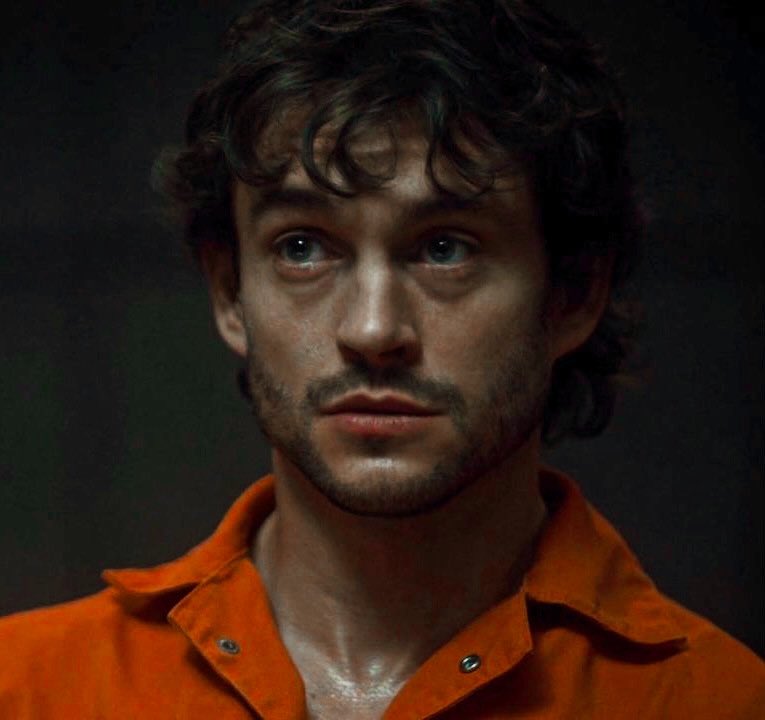 ohmylecter's tweet photo. i would go to WAR for this perfect doll face https://t.co/QlzYDGl50O