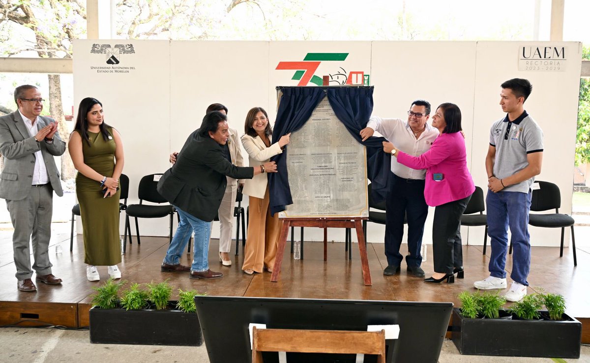 uaemorelos's tweet photo. La rectora de la UAEM, Viridiana León Hernández @vaydee encabezó la ceremonia por el 75 aniversario de la Preparatoria 1 Vespertina de Cuernavaca.
Se entregaron reconocimientos y fue develada una placa conmemorativa en el marco de una muestra cultural.
#SomosUAEM #PrepaUno #UAEM https://t.co/iwVGVdQQxq