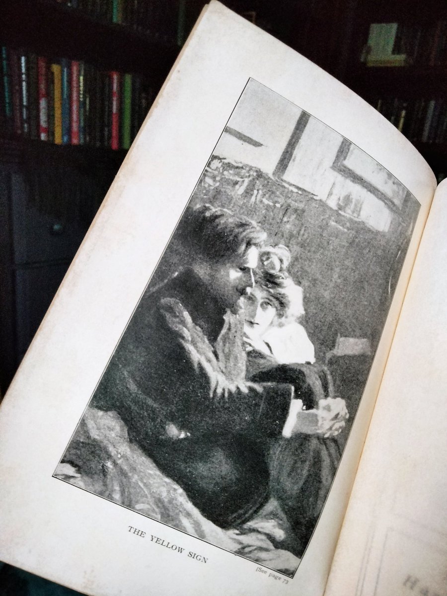 Weird_Friction's tweet photo. The King in Yellow by Robert W. Chambers, published by Harper and Brothers in 1902.
This is the first illustrated edition of Chambers' infamous collection of eerie short stories centered around a mysterious play that drives its readers to irredeemable madness.
1/3 https://t.co/pyvzBJDBaw