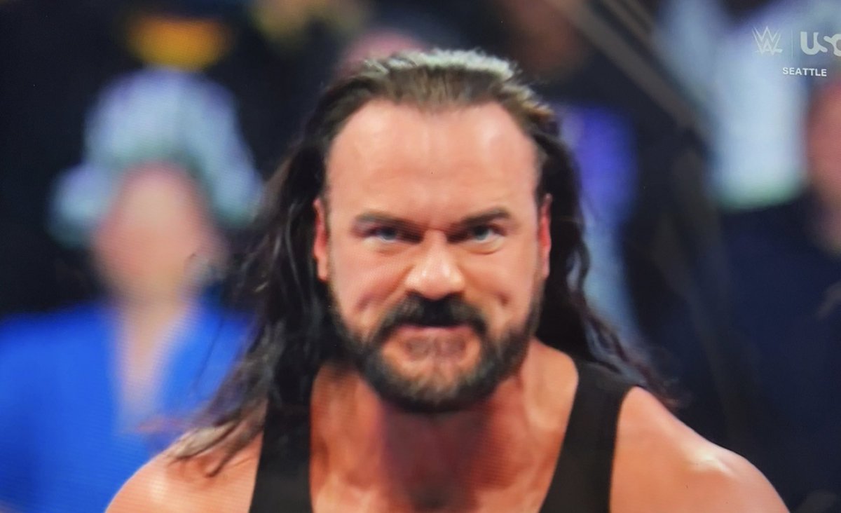 DMBrokendreams's tweet photo. Drew looks so good on Smackdown tonight!! 😍😍😭😭 https://t.co/TBxbcH4333