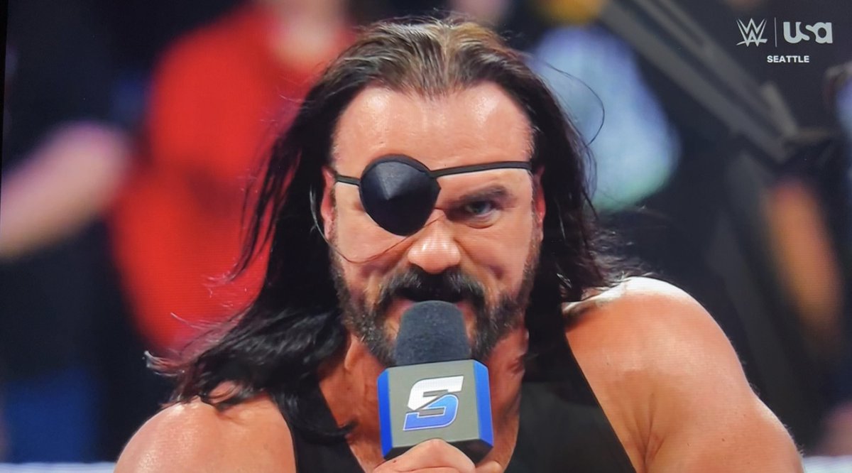 DMBrokendreams's tweet photo. Drew looks so good on Smackdown tonight!! 😍😍😭😭 https://t.co/TBxbcH4333