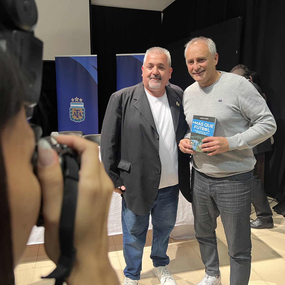 Acompañando al Club Deportivo Colón en la celebración por sus 15 años. Con el Lanzamiento del Torneo Juvenil 2025 (Primera Nacional - Zona Interior) y la presentación del libro Más que Fútbol, escrito por <a href="/dantemajori/">Dante Majori</a>, donde se muestra la gran función social de los clubes 💚