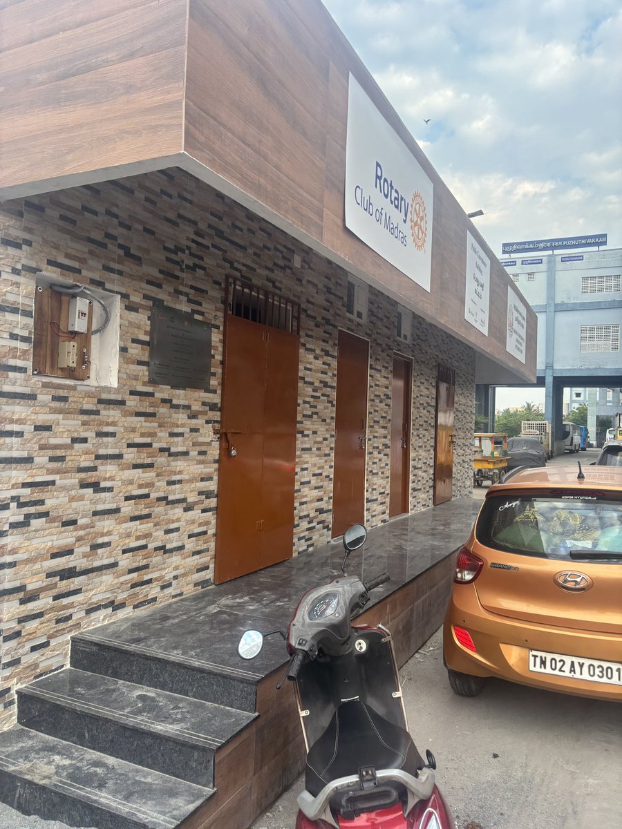 one8KR's tweet photo. This toilet opened 2 weeks ago back why still not opened for public 

Puzhuthivakkam road railway station near  @chennaicorp  @CMOTamilnadu @UpdatesChennai https://t.co/pa1pi0ar2r